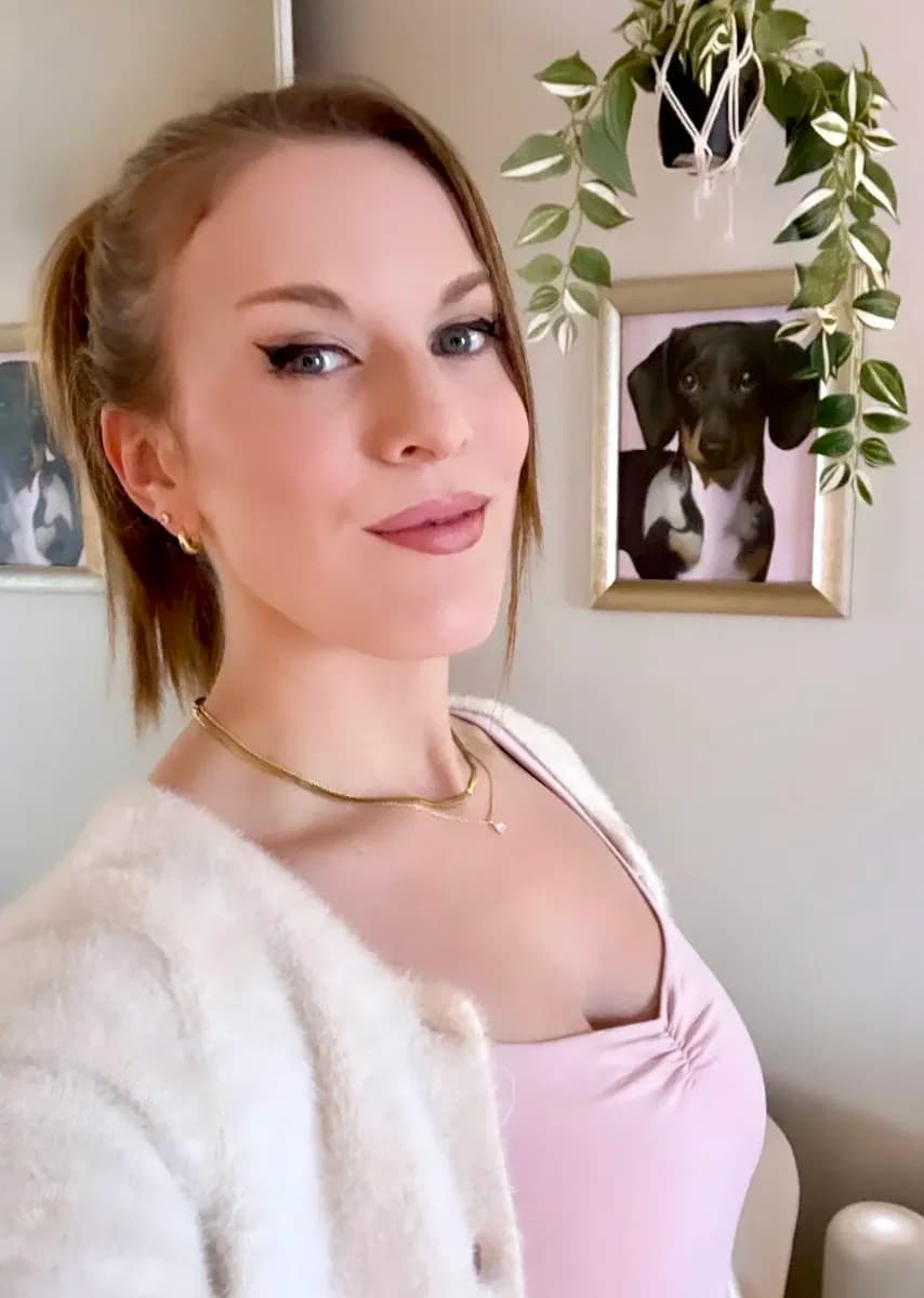 Lori Anderson in the studio